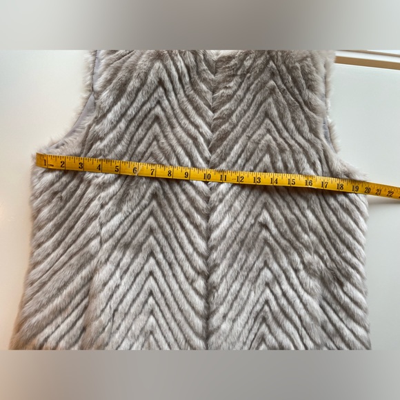 CHARLIE B Faux Fur Vest Size Medium - Picture 7 of 12